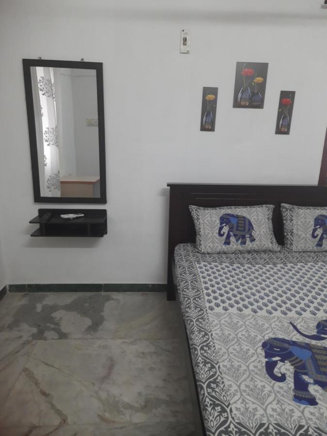 White House- 1Bk Pleasant Apartment With Open Terrace Коимбатур Экстерьер фото
